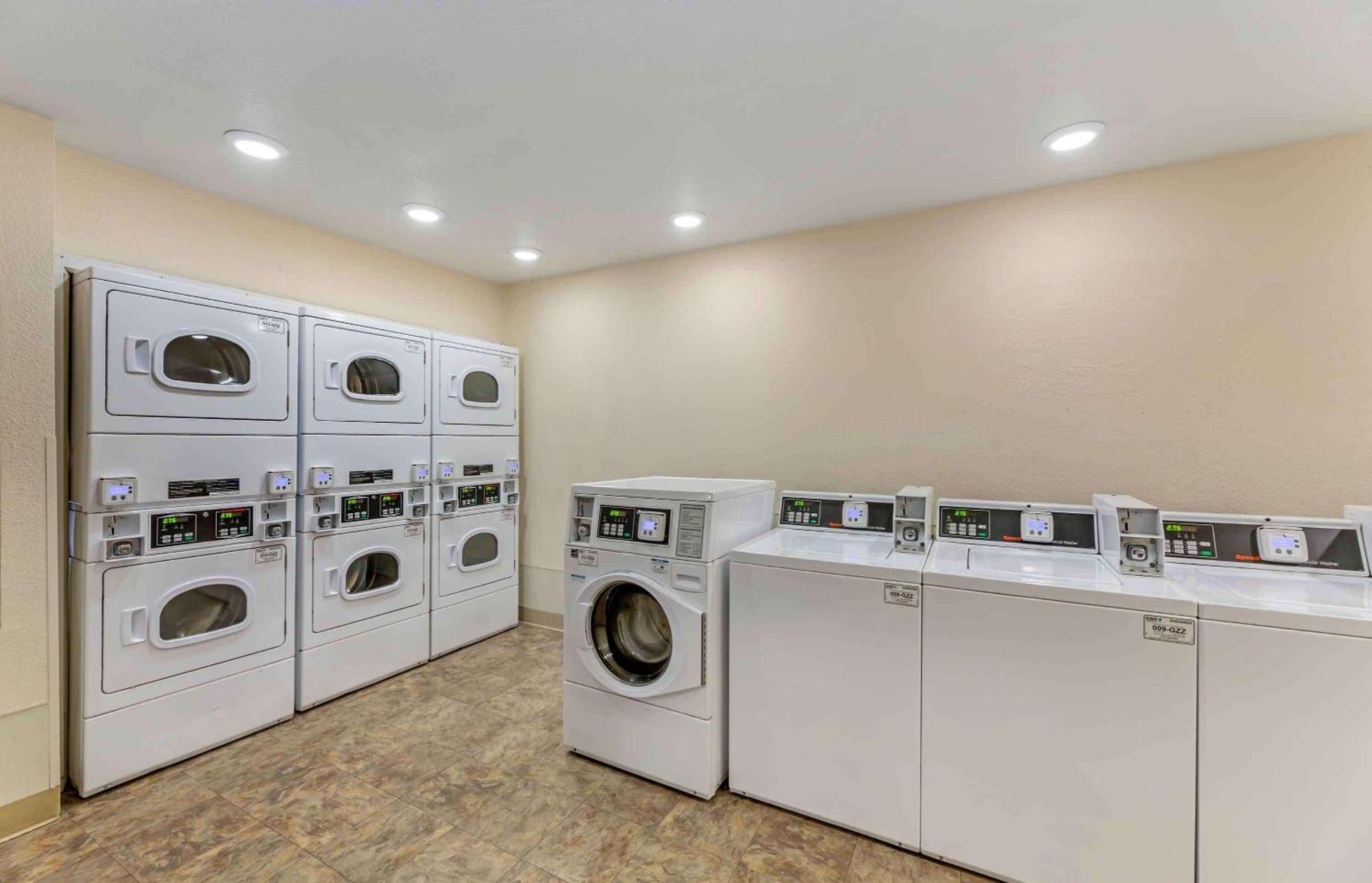 Extended Stay America Select Suites - Cleveland - 曼图尔 外观 照片