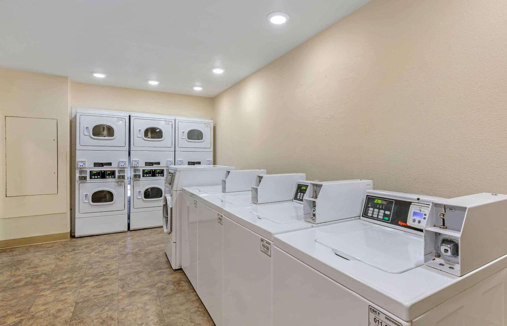 Extended Stay America Select Suites - Cleveland - 曼图尔 外观 照片